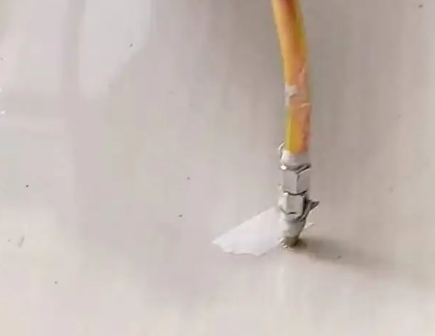 盐湖瓷砖空鼓维修公司专业解答在瓷砖铺贴过程中，如果使用的砂料过粗（如全部使用了粗砂），可能会导致以下问题